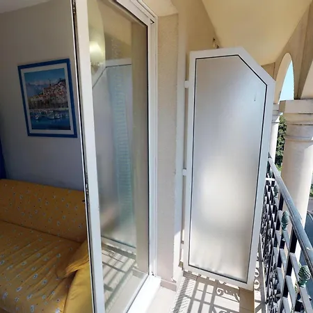 Coquet 2p Avec 2 Balcons, Clim, Parking Et Wi-fi Gratuit, En Plein Centre De - Fr-1-196-157 *