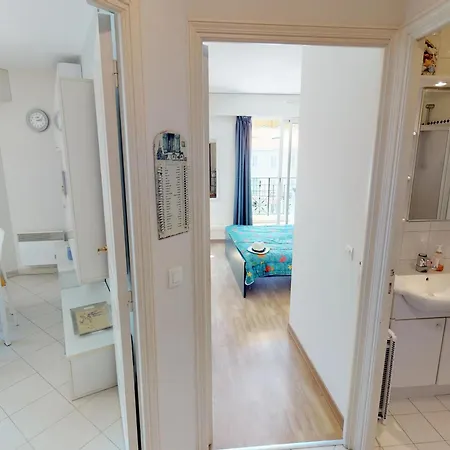 Coquet 2p Avec 2 Balcons, Clim, Parking Et Wi-fi Gratuit, En Plein Centre De - Fr-1-196-157 Appartement Menton