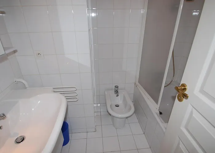 Appartement Coquet 2p Avec 2 Balcons, Clim, Parking Et Wi-fi Gratuit, En Plein Centre De - Fr-1-196-157