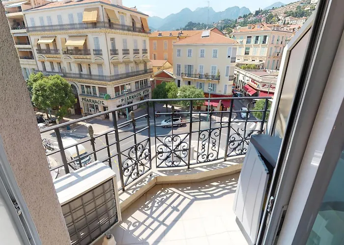 Appartement Coquet 2p Avec 2 Balcons, Clim, Parking Et Wi-fi Gratuit, En Plein Centre De - Fr-1-196-157 *